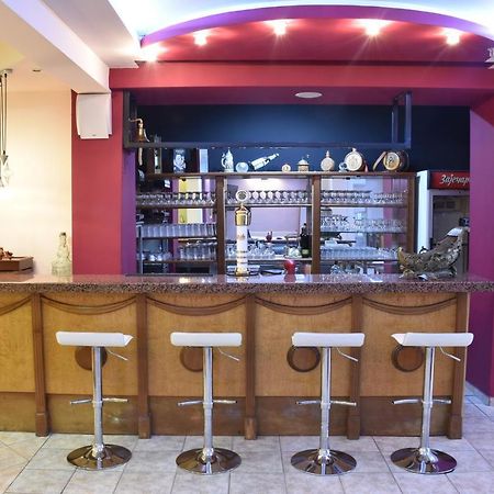 Hotel Erato Paralía 외부 사진